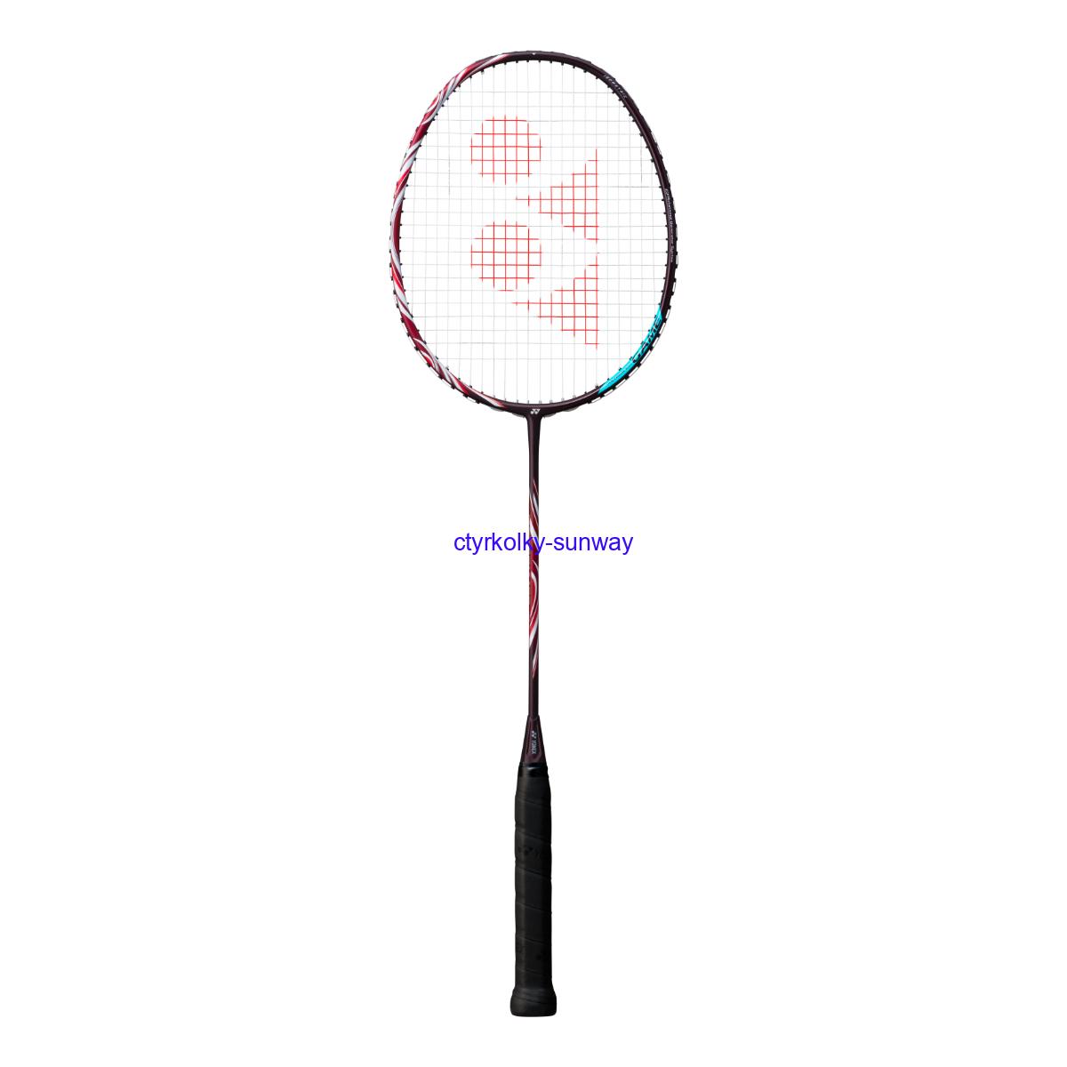 Badmintonová raketa značky Yonex Astrox 100 GAME Kurenai